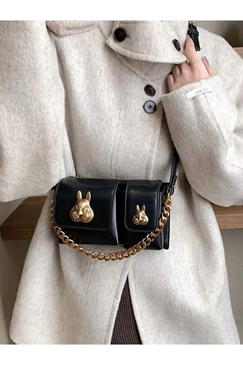 Sac baguette noir pour femme – sac à bandoulière élégant avec accessoire écureuil